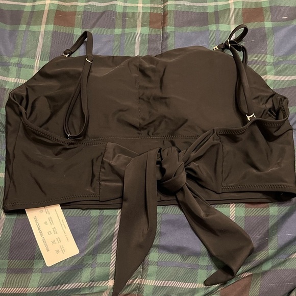 NWT tie in back bikini top with adjustable straps and removable pads - Picture 2 of 8